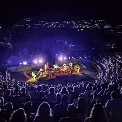 Η παράσταση του Φεστιβάλ Αθηνών Επιδαύρου που αποθεώθηκε στο Μικρό Θέατρο της Επιδαύρου, έρχεται για ένα μόνο βράδυ στο Ηρώδειο. (3)